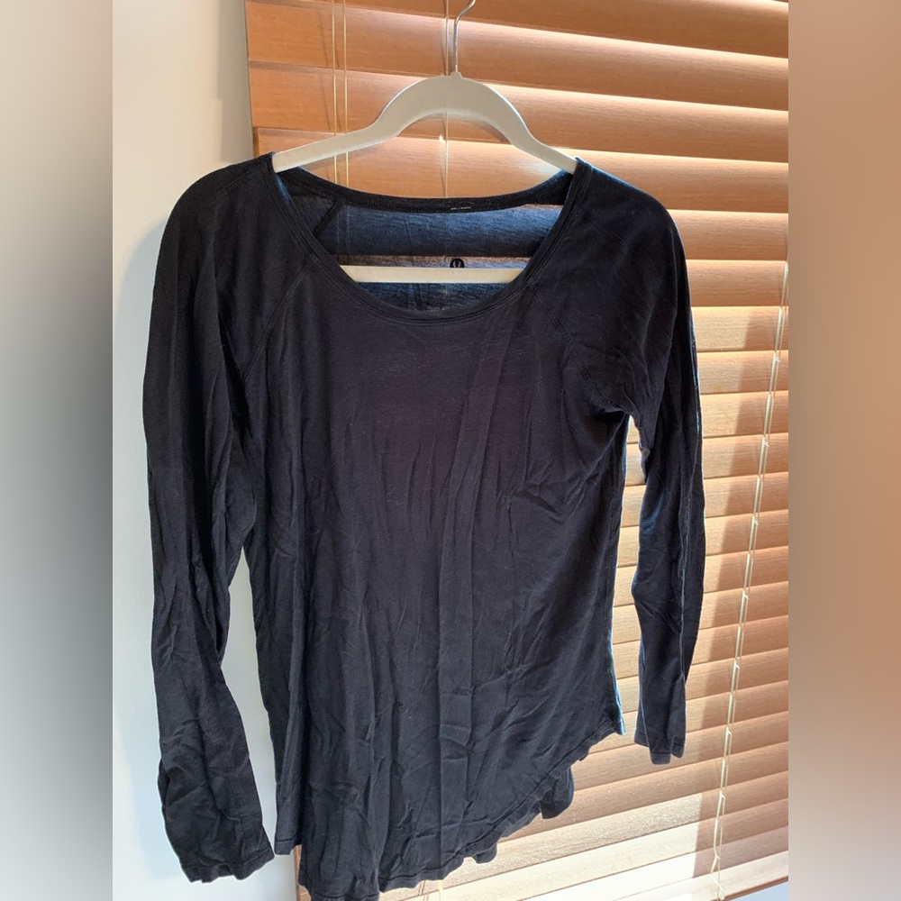 Black long sleeve Lululemon top